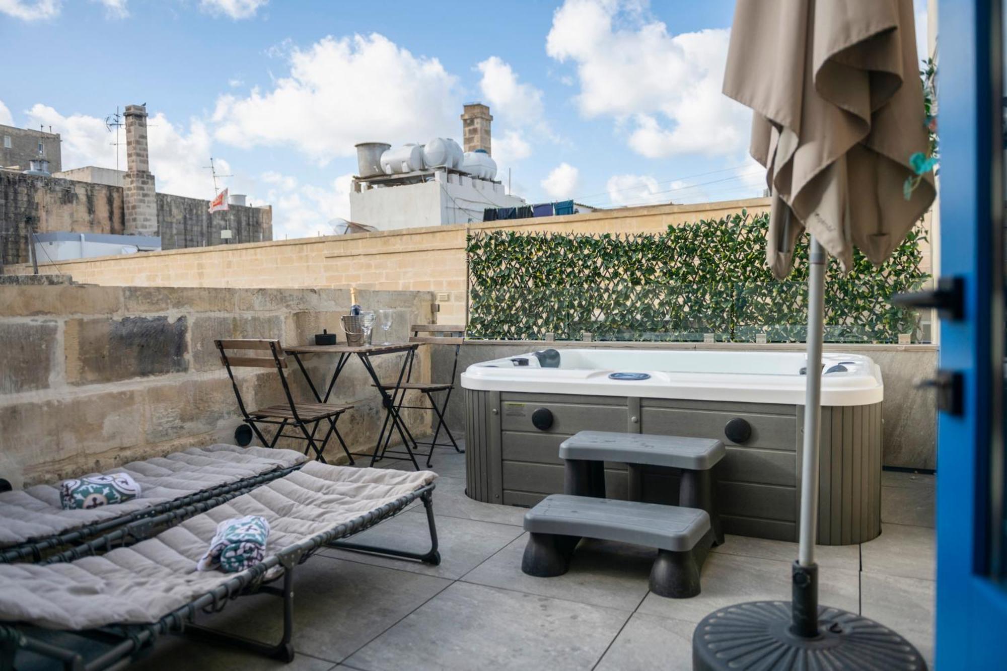 Mandera'S Boutique Suites & Dorms فاليتا المظهر الخارجي الصورة