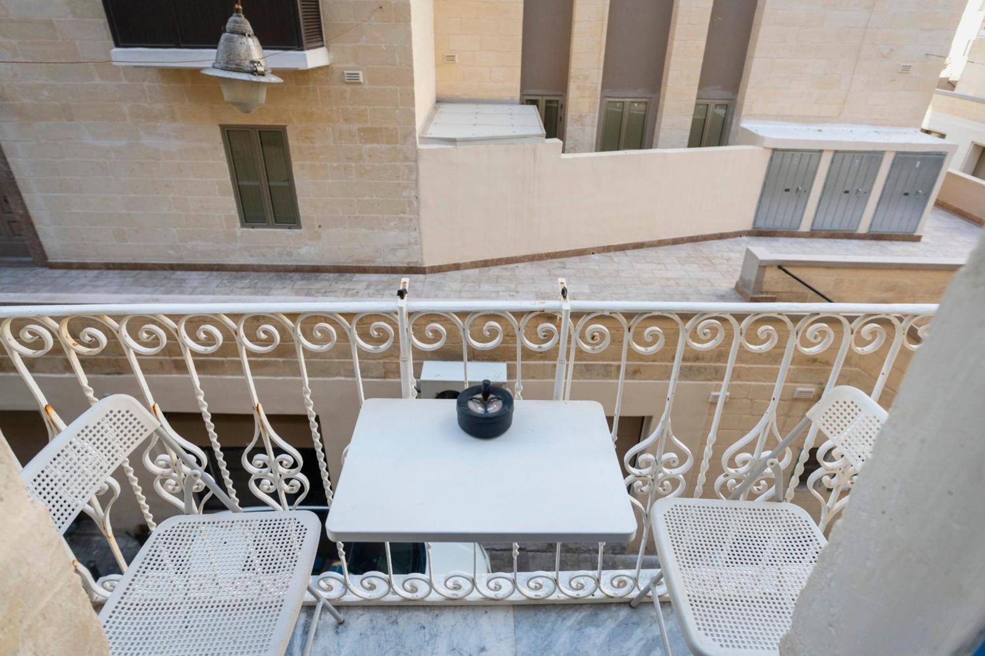 Mandera'S Boutique Suites & Dorms فاليتا المظهر الخارجي الصورة